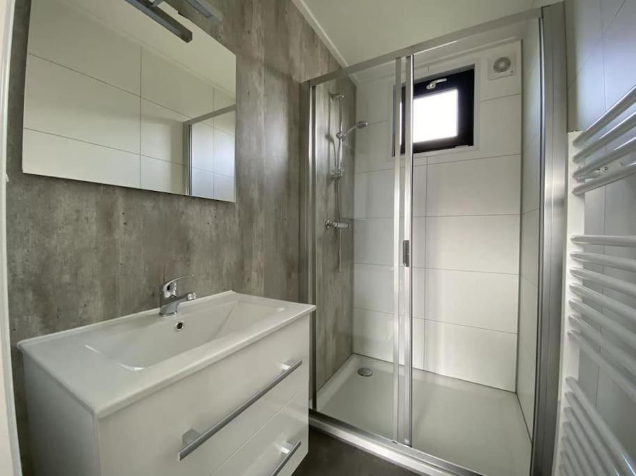 Tiny Vakantiehuis Aan Het Water Met Eigen Steiger En Airco Kampen Exterior photo