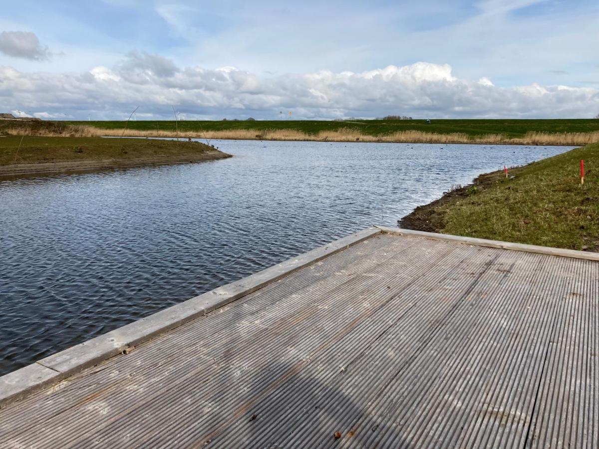 Tiny Vakantiehuis Aan Het Water Met Eigen Steiger En Airco Kampen Exterior photo