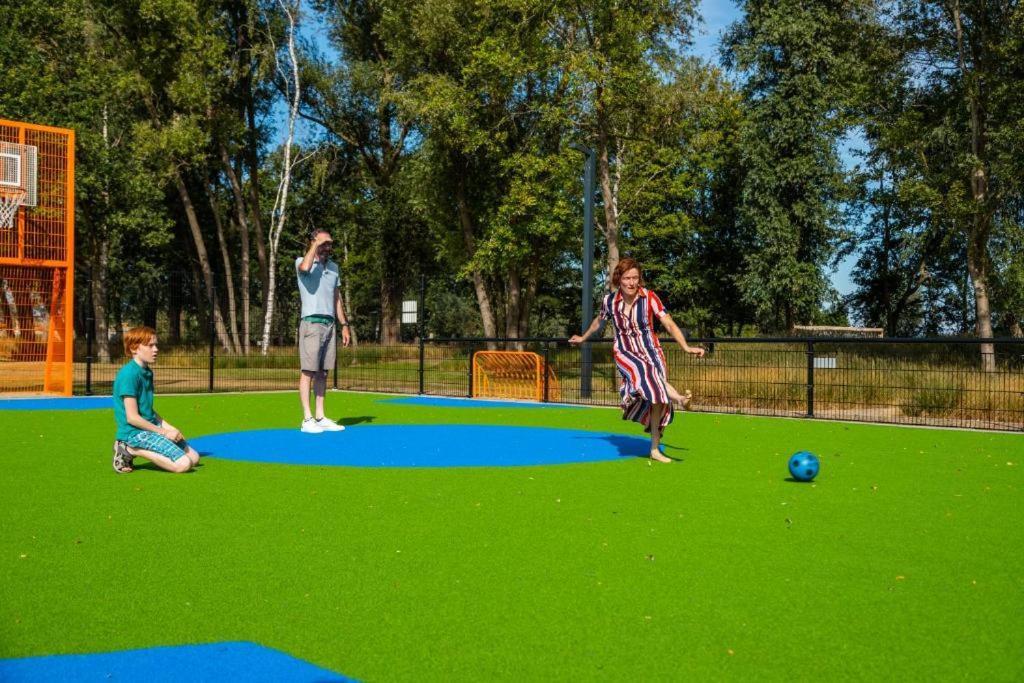 Tiny Vakantiehuis Aan Het Water Met Eigen Steiger En Airco Kampen Exterior photo